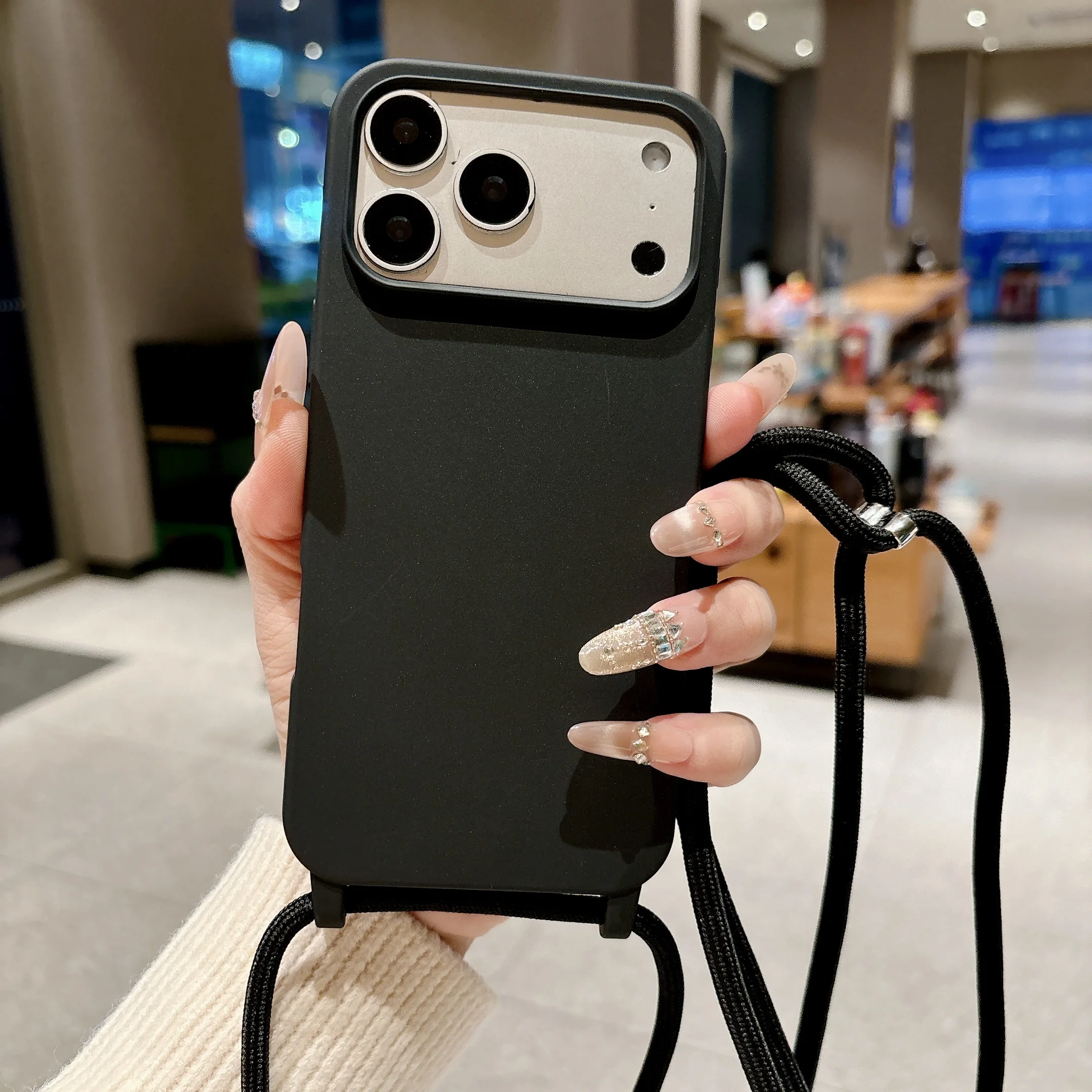 Capa De Silicone Macio Para Iphone 14 Plus (preta) Com Alça Transversal Ajustável.