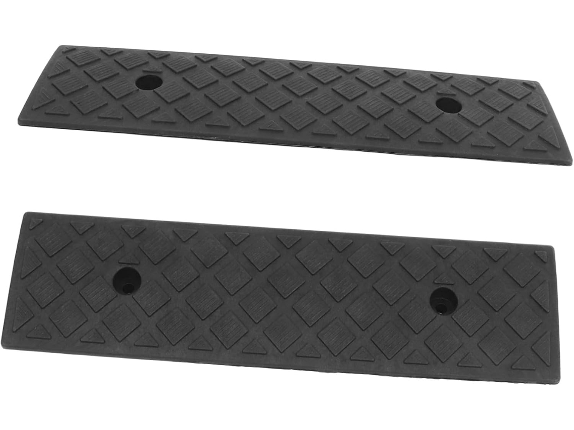 Rampa De Entrada De Plástico Resistente E Antiderrapante, Em Duas Peças, Para Calçadas E Entradas De Garagem, Com Apoio Para Carros.