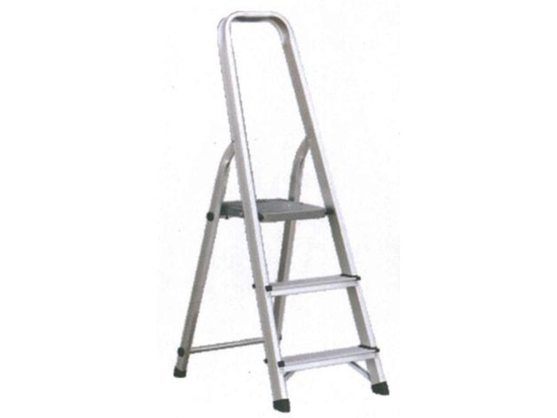 Escalera aluminio 3 peldaños hogar en131