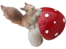 Escultura de Esquilo com Cogumelos Decorativos, Feita de Resina. Às Intempéries, uma Charmosa Peça Decorativa para CHABERLU