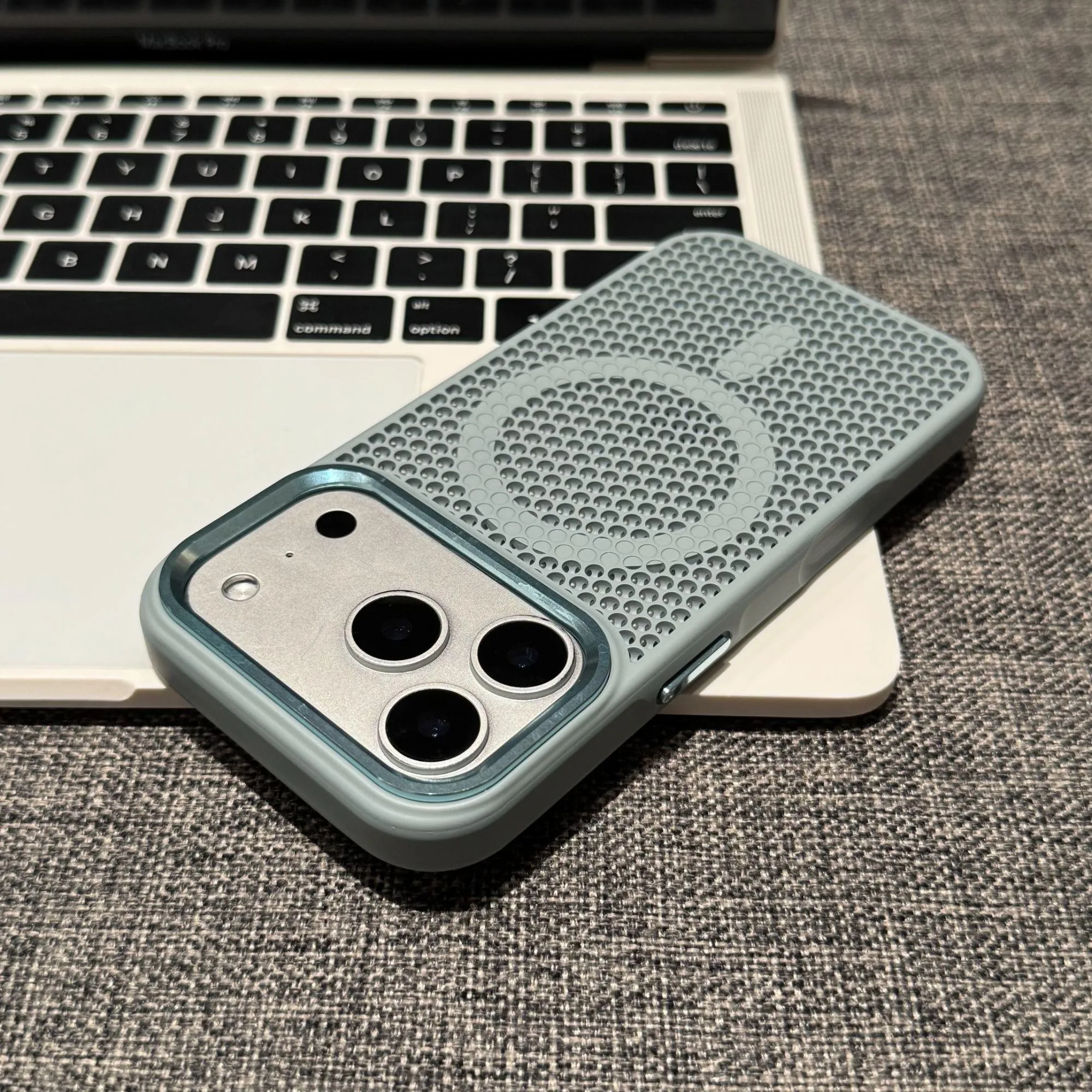 (azul Iphone 16 Pro Max) Capa Magnética Vazada Para Celular Com Carregamento Sem Fio.
