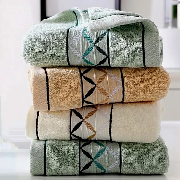 Pacote com 4 Toalhas de Algodão, 100%, de Rosto, com Estampa, Super Macias e Altamente Absorventes para Banheiro 36 X 76 Cm AQUAFORGE