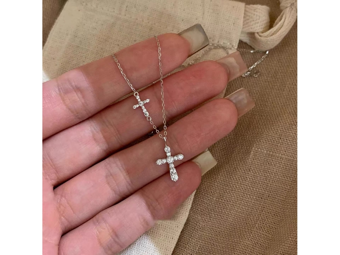 Colar Minimalista em Prata S925 com Zircônias e Cruz Dupla Super Brilhante Luxo Discreto e Requintado. MDUG