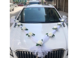 Flor Decorativa Frontal Para Carro De Casamento Com 9 Rosas Brancas E 2 Velos 1.6m - Fixa Com Ventosas Silicone