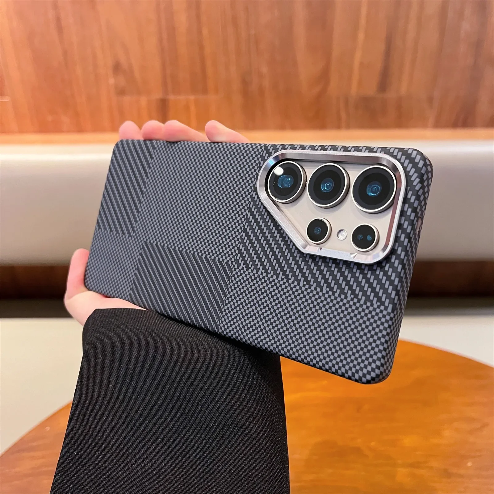 Capa Protetora Premium Em Fibra De Carbono Kevlar Com Carregamento Magnético Invisível (galaxy S24 Ultra), Ultrafina E Resistente A Impactos.