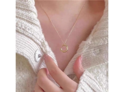 Colar com Pingente de Lua Crescente Irregular em Prata de Lei S925 e Corrente Cruzada Exclusiva em Formato de C, Moderno e Popular. MDUG (dourado)