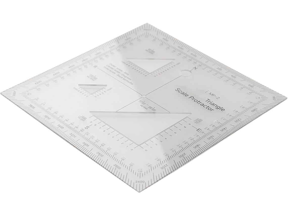 Ferramenta de mapeamento em plástico transparente, ideal para diversos terrenos, com flexibilidade confiável.