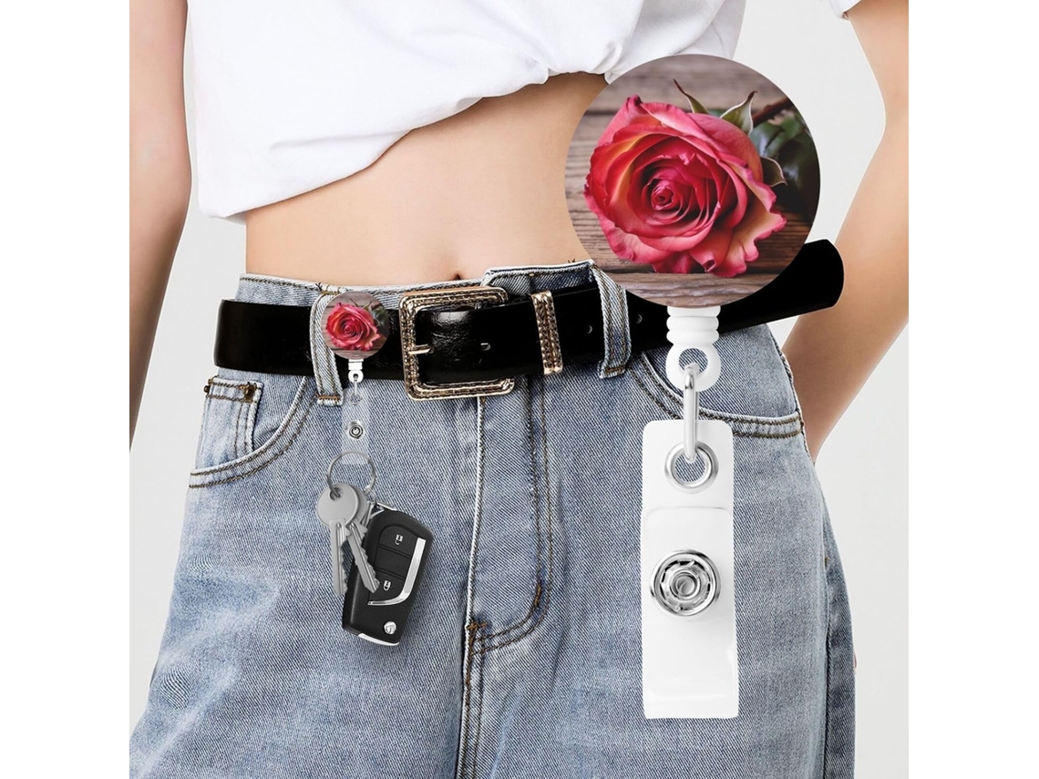 Suporte retrátil para crachá com clipe de identificação, ideal para enfermeiros voluntários.