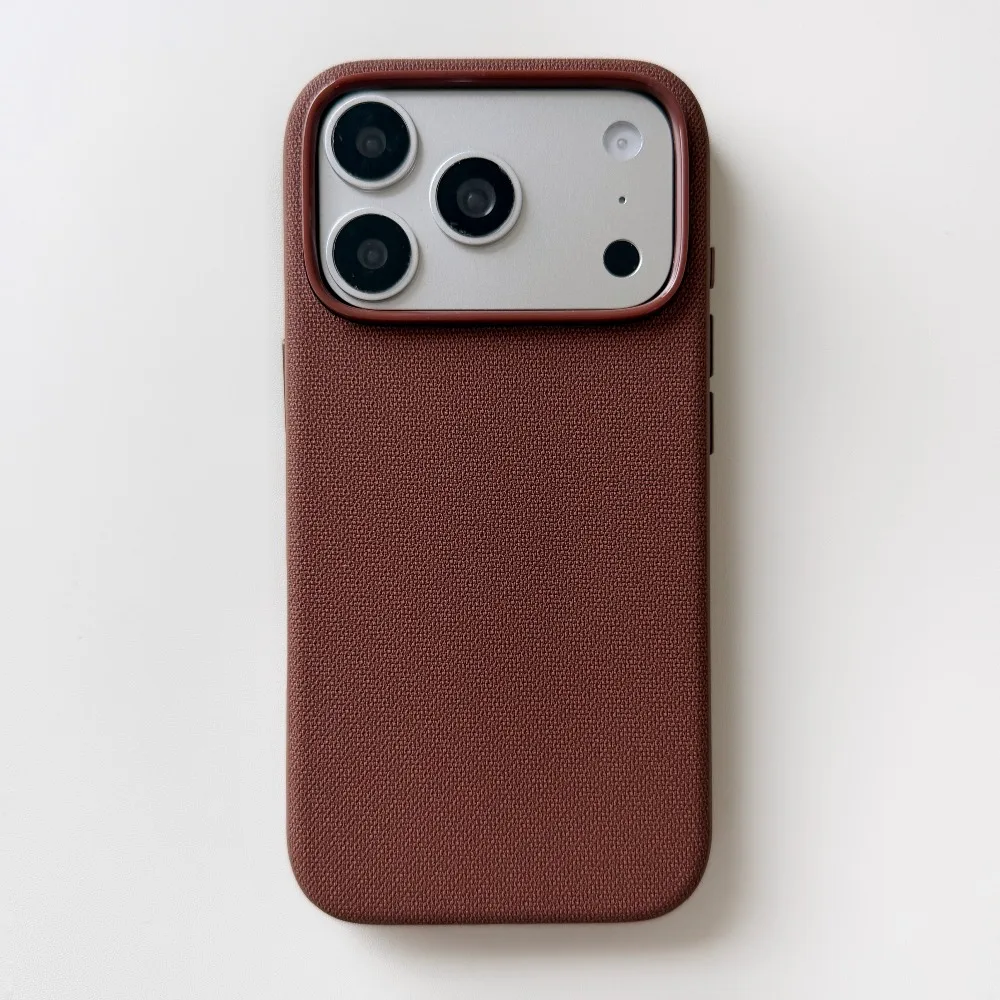 Capa Para Celular Com Moldura Macia E Textura Trançada (marrom, Iphone 17 Pro), Durável E Resistente A Impactos.
