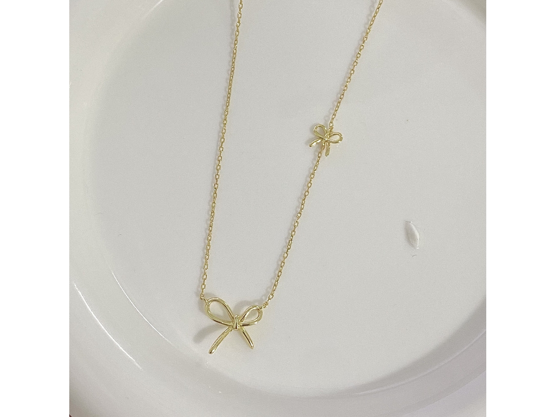Colar com Laço em Prata de Lei 925 Banhada a Ouro Branco, Delicado, Simples e de Luxo Requintado. MDUG