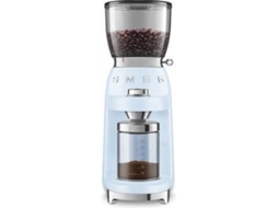 Moinho de Café SMEG CGF01PBEU (Capacidade: 130 g - 150 W - Azul Céu) — Moinho de café com moinho cónico. 30 níveis de moagem. 8 Funções. e 1 Função Manual. Sistema anti estático. Funil com capacidade para 350 gr. Com sistema Twist&Lock. Jarro para 150 gr. Café moído
