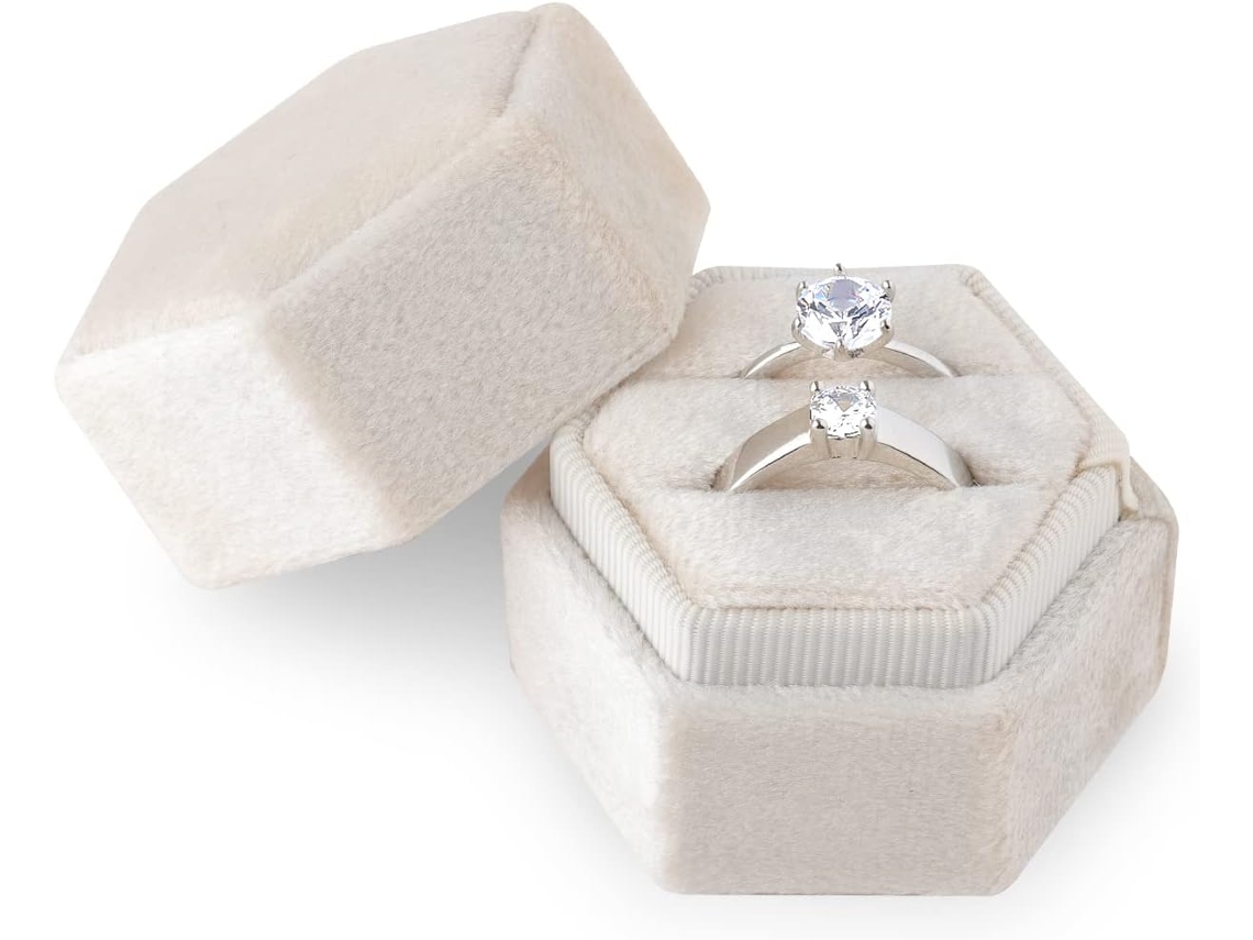 Caixa hexagonal de veludo com dois compartimentos para duas alianças de noivado, casamento e Dia dos Namorados.