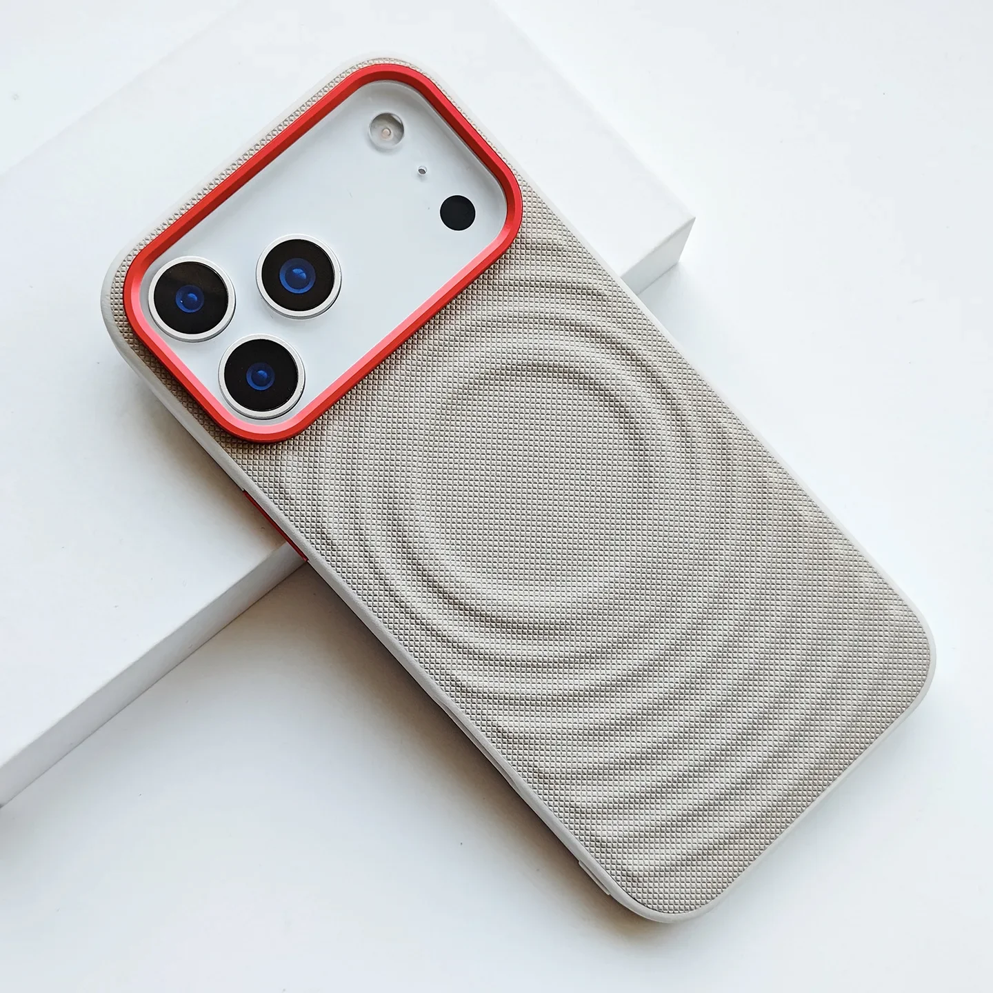 Capa De Couro Ondulado Para Iphone 17 Pro (cinza Claro), Com Fecho Magnético.