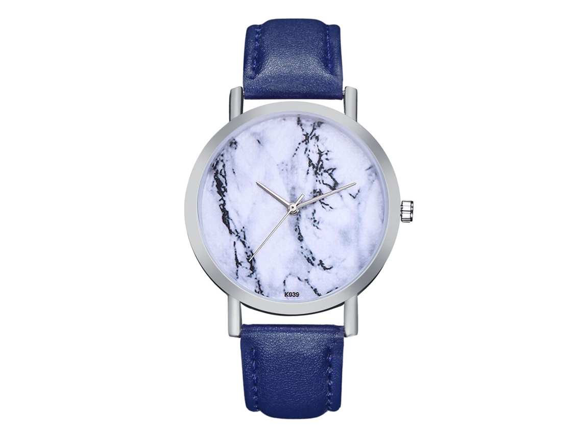 Relógio de casal com mecanismo de quartzo, pulseira de couro sintético, caixa prateada e mostrador azul personalizado.