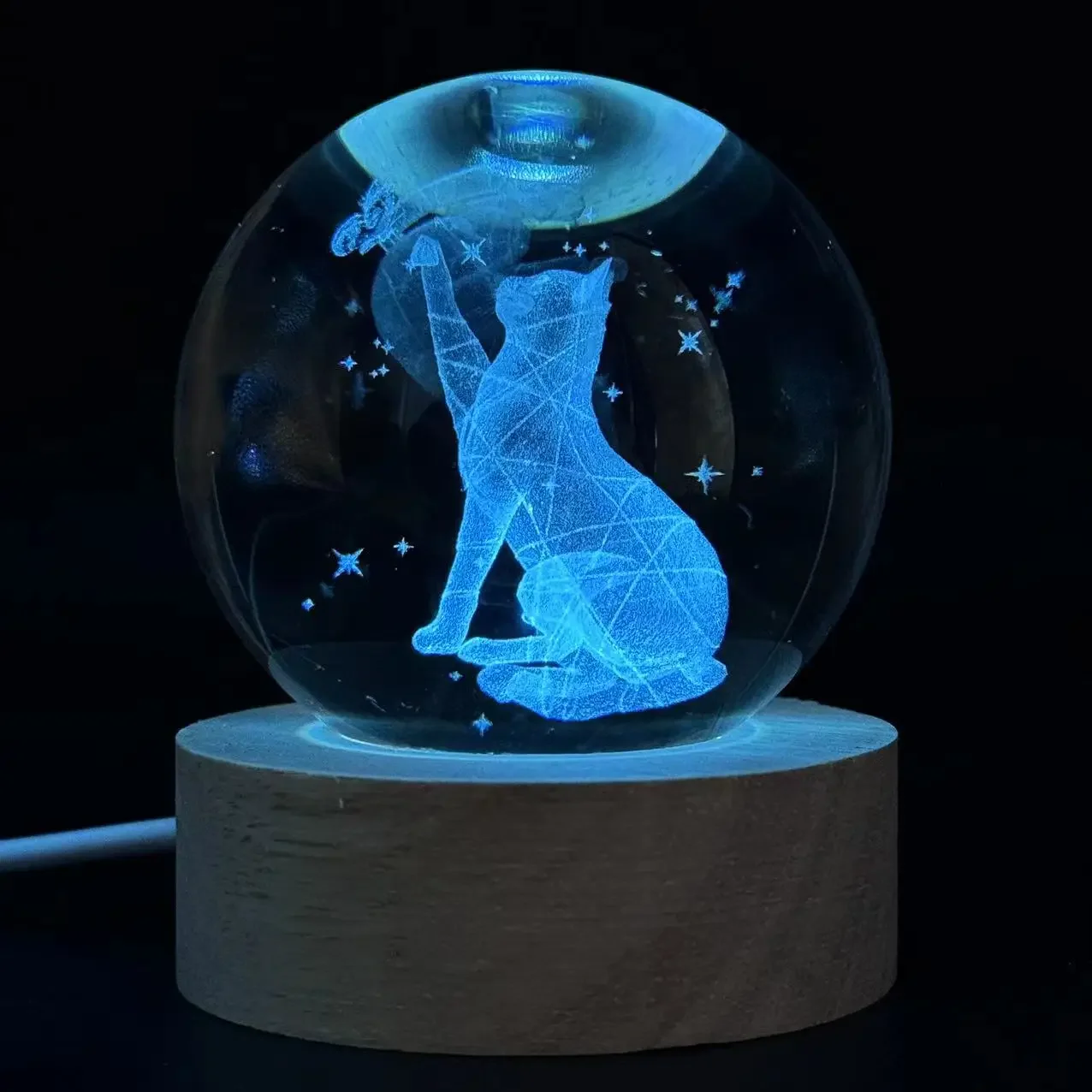 Luminária Noturna de Cristal com Gato e Borboleta Gravados a Laser em 3d de 6cm com Base de Madeira Iluminada MDUG (luzes Coloridas)