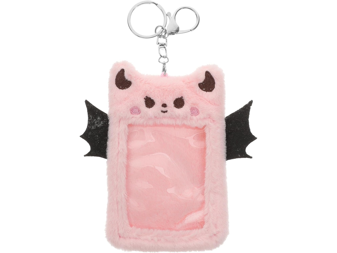 Porta Crachá Decorativo Ultechnovo Em Pelúcia Rosa Com Estampa De Diabo, Com Mosquetão De Liga Metálica Ideal Para