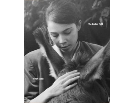 Livro THE DONKEY FIELD de Sarah Dobai (Inglês)