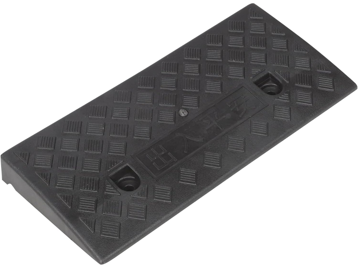 Tapete antiderrapante para rampa com 5 cm de altura, ideal para portas de correr.