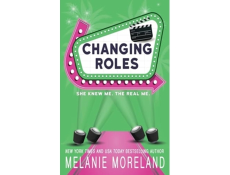Livro Changing Roles A celebrity opposites attract romance de Melanie Moreland (Inglês)