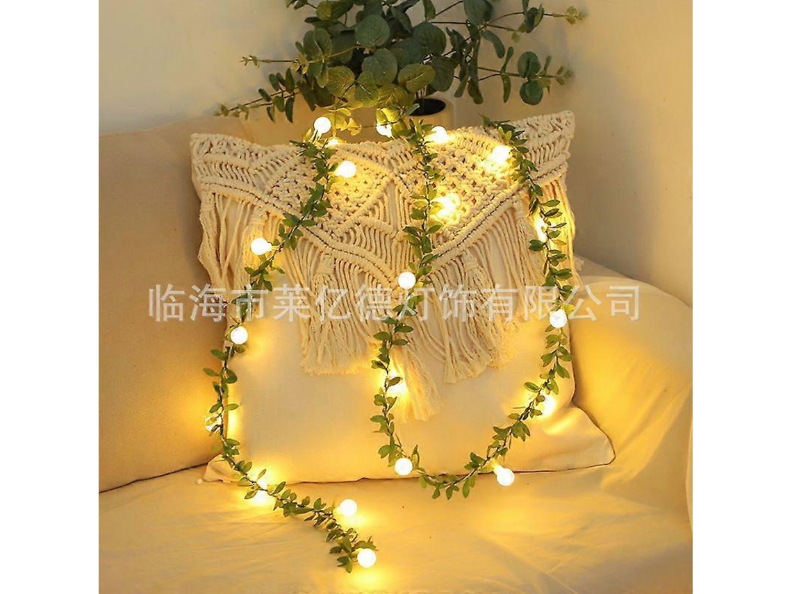 Decoração De Natal Com Luzes Led, Bolas Brancas E Folhas Verdes