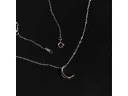 Colar com Pingente de Lua Polido, Requintado e Delicado, em Prata de Lei S925, um Charme Elegante e Versátil. MDUG (ouro Branco)