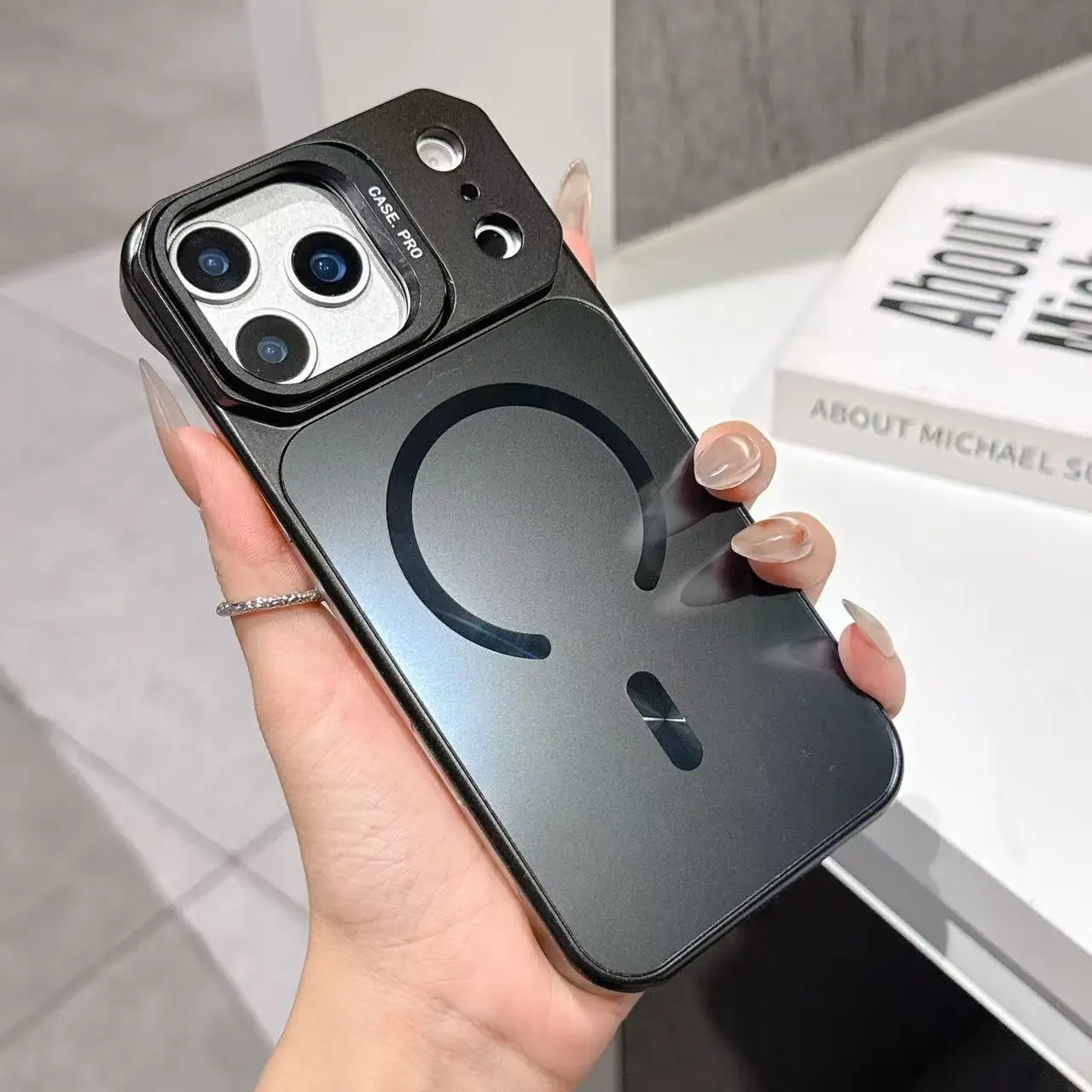 Capa Protetora Fosca De Vidro Nano Para Iphone 15 Pro (preta) Suporte, Compatível Com Carregamento Sem Fio.