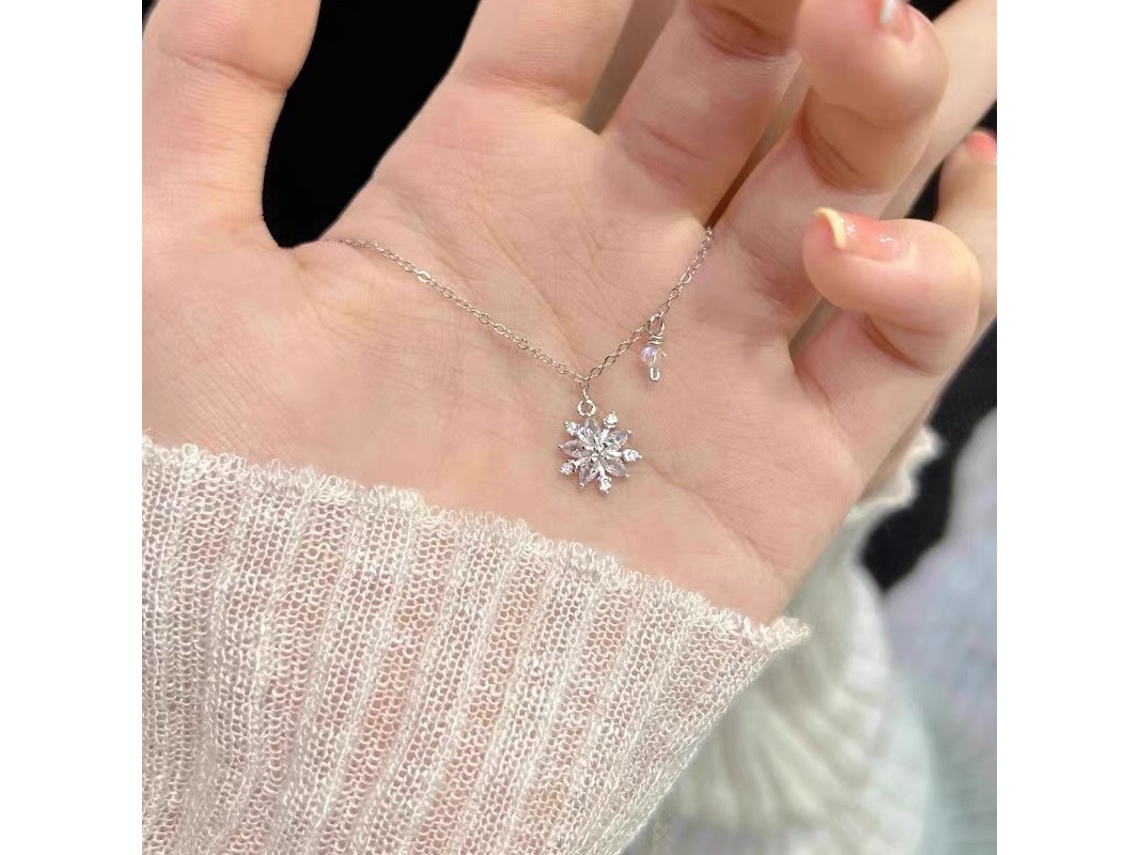 Colar de Flores de Neve com Diamantes Brilhantes , Prata Pura 925, Estilo Luxo Delicado e Sofisticado, Colar Requintado MDUG (branco Dourado)