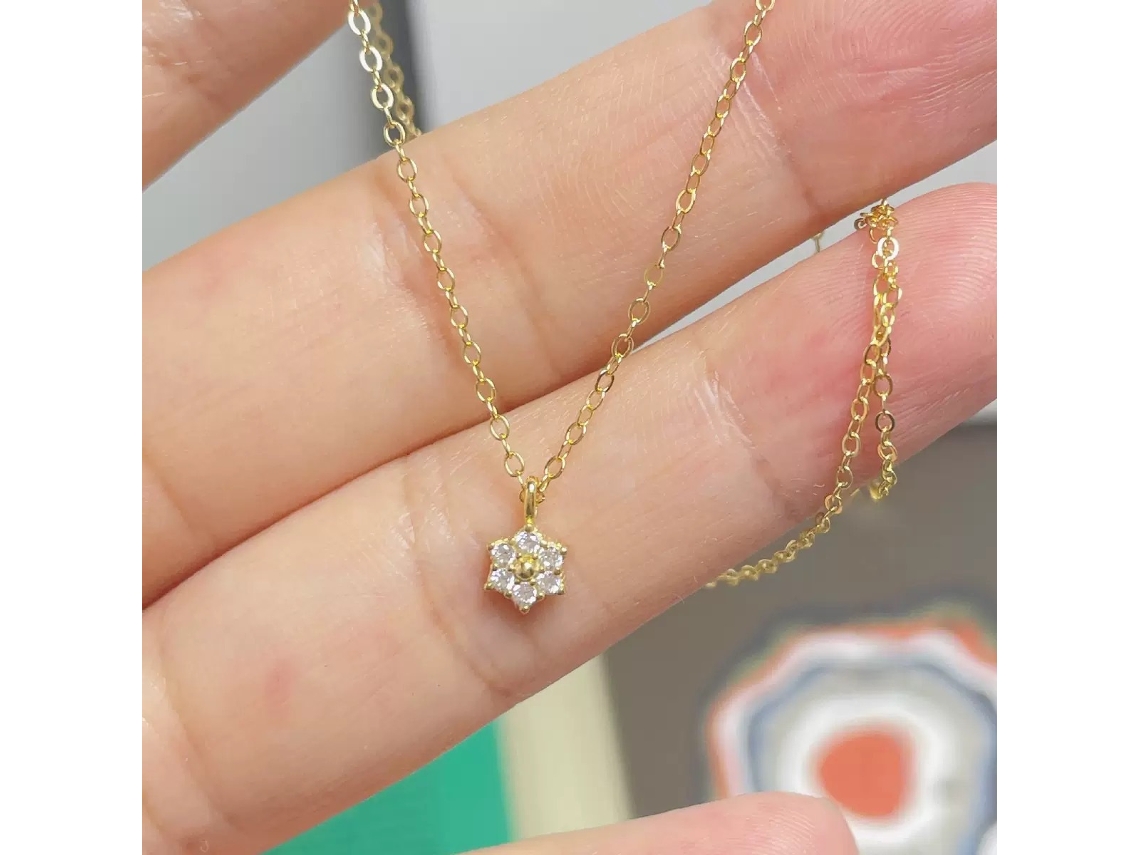 Pingente de Flor em Prata de Lei 925, um Colar Versátil com um Estilo Fresco, Elegante e Sofisticado. MDUG (dourado)