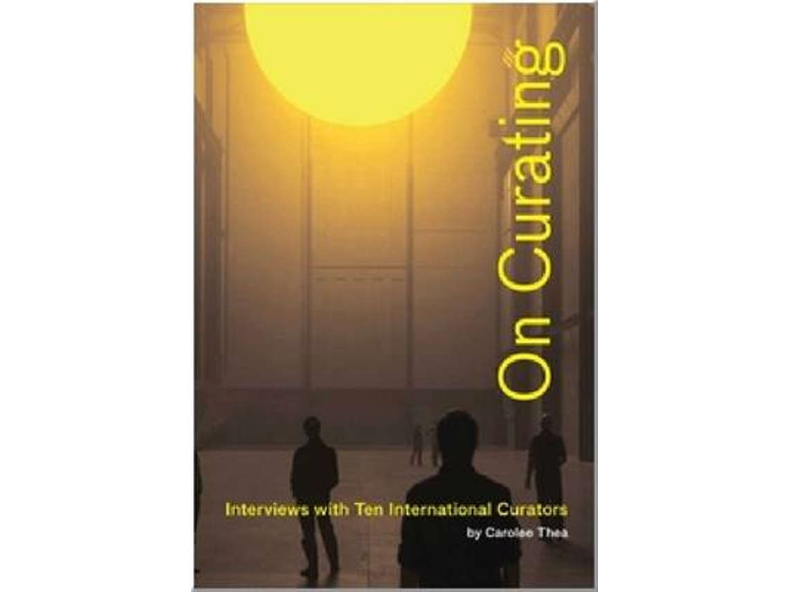 Livro On Curating de Carolee Thea (Inglês)