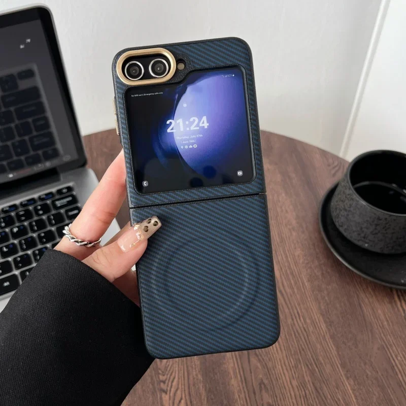 (azul, Galaxy Z Flip7 Fe) Capa De Luxo Ultrafina Em Fibra De Carbono Para Celular, Com Borda Macia E Carregamento Sem Fio Magnético.