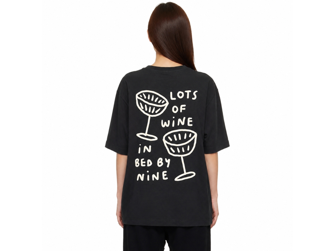 Rockinstone Lots Of Wine In Bed By 9 Lauren Emmett Art T-shirt Unique Designer Style