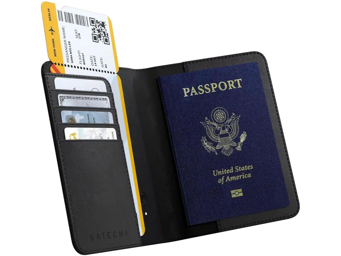 Capa SATECHI Passporte Cover with FindMy