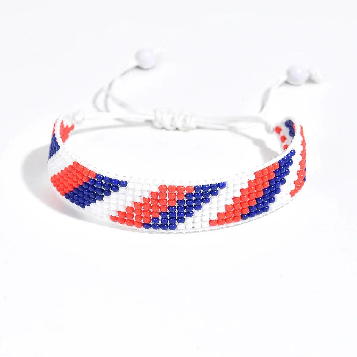 Pulseira De Miçangas Tecidas À Mão Com Design Geométrico Boêmio.