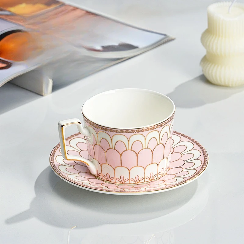 Caneca de Café em Porcelana Fina com Borda Dourada, Estilo Europeu, com Pires, uma Caneca de Cerâmica Luxuosa para Escritório. MDUG (estilo a 210ml)