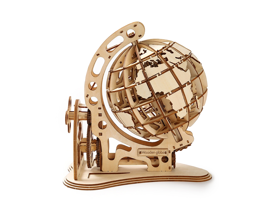 Modelo Tridimensional Em Madeira, Em Formato De Globo Terrestre, Com Mecanismo De Movimento. 166 Peças. Dimensões: 27 X 18 X 28 Cm.