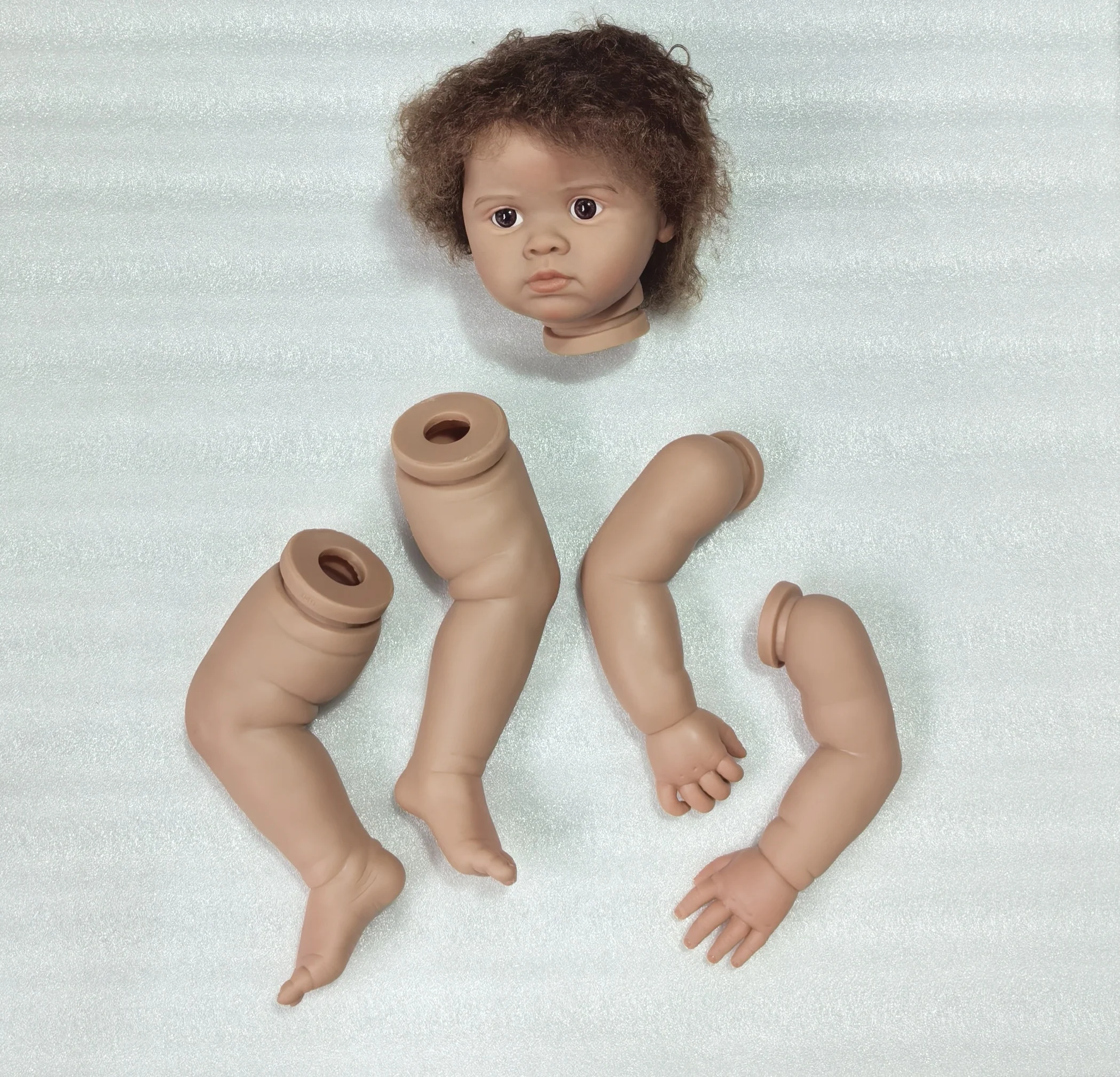 (branca) Kit De Boneca Realista De Pele Escura De 22 Polegadas, Com Partes Da Boneca Inacabadas E Cabelo Aplicado À Mão.