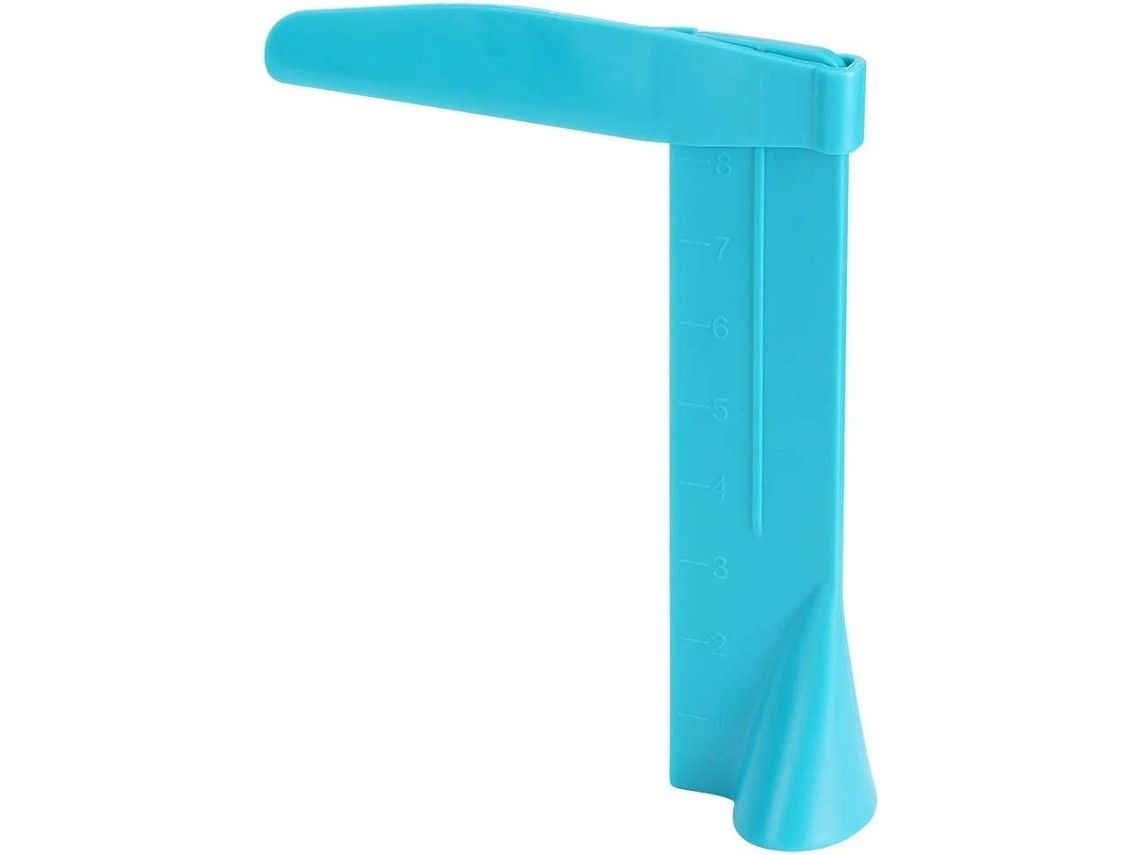 Adjustable Plastic Spatula For Cake Decorating.