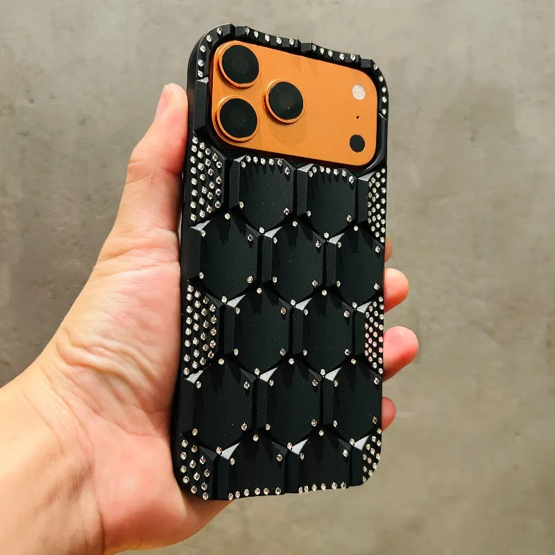 Capa Para Celular (iphone 17 Pro Max Preto) Com Design Em Favo De Mel E Strass, Proteção Contra Impactos.