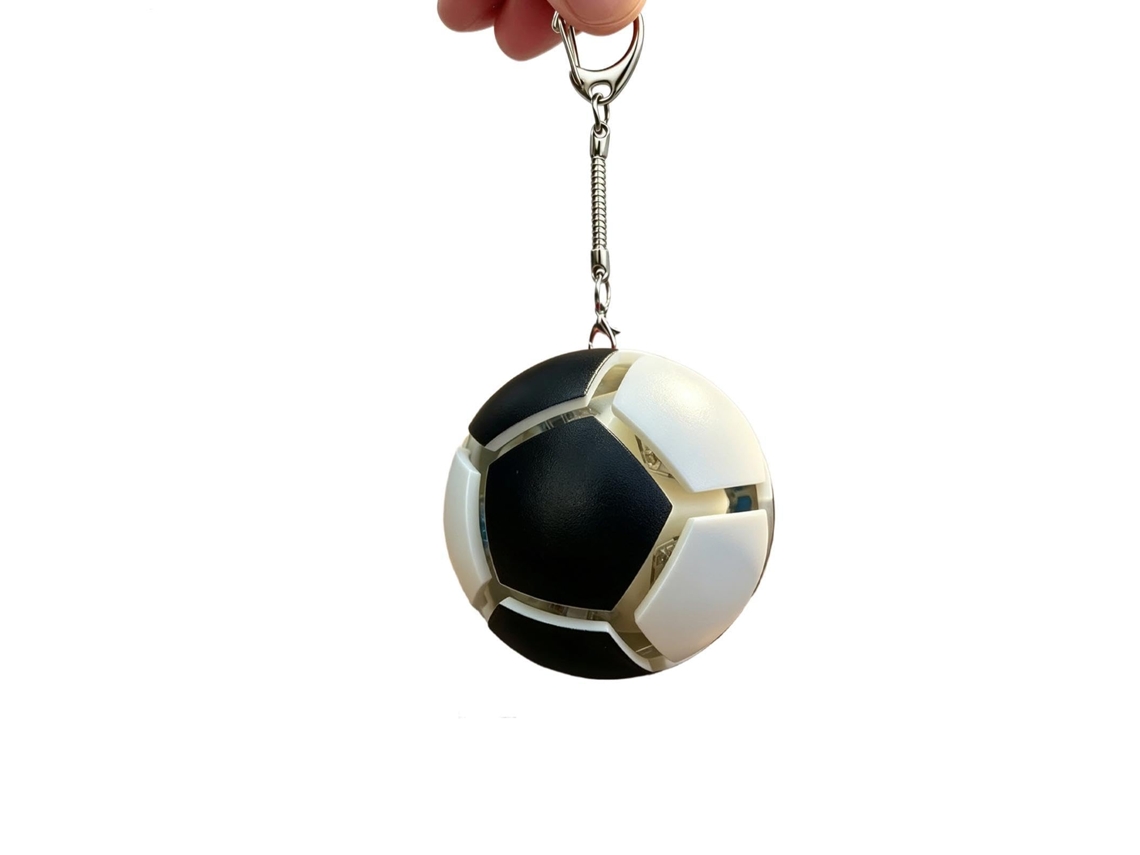 Brinquedo Antiestresse em Formato de Bola de Futebol, Chaveiro Prático para Escritório, Escola, Casa e Viagens.