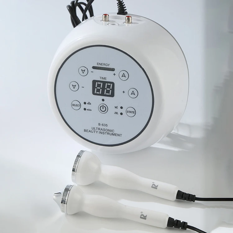 Massageador facial ultrassônico (branco), dispositivo de microcorrente para modelagem da pele e remoção de asperezas.