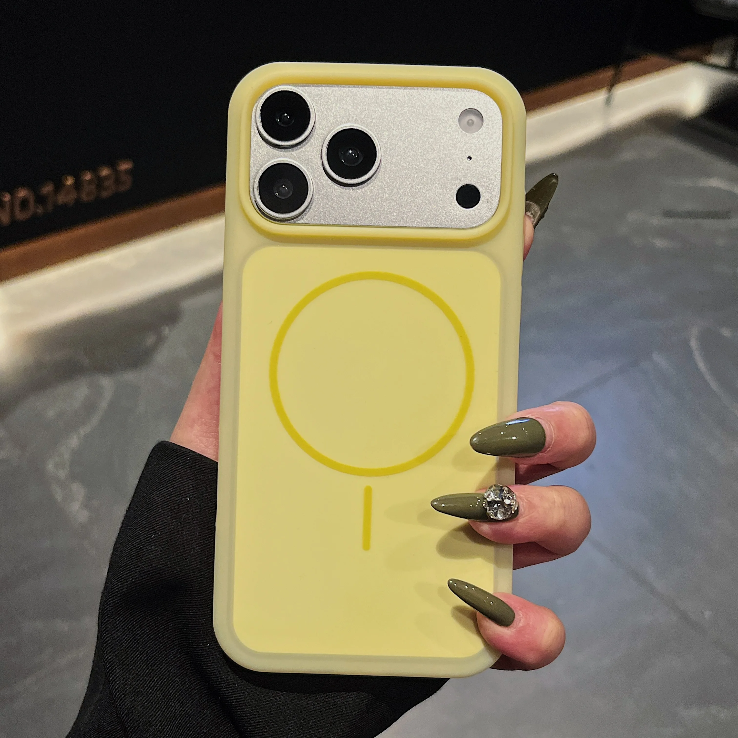 Capa De Silicone Macio Para Celular (iphone 15 Pro Max), Capa Protetora Magnética À Prova De Choque.