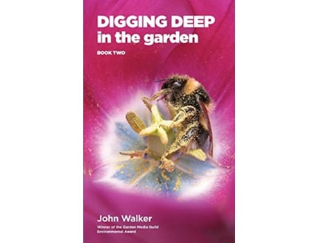 Livro Digging Deep In The Garden Book Two de John Walker (Inglês)