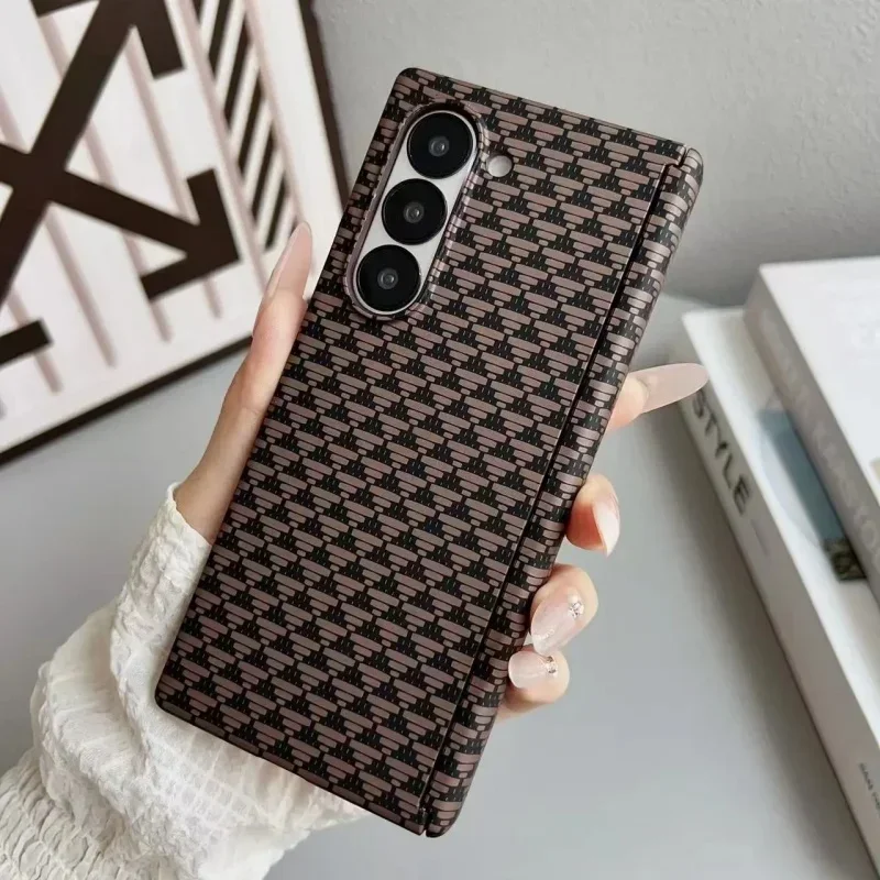 (galaxy Z Fold7) Capa De Luxo Antichoque Com Textura De Fibra De Carbono E Carregamento Sem Fio Magnético Invisível
