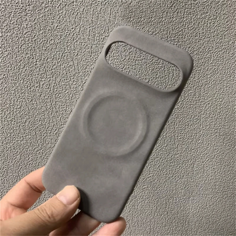 Capa Rígida Em Imitação De Pele De Carneiro (cinza) Com Fixação Magnética.