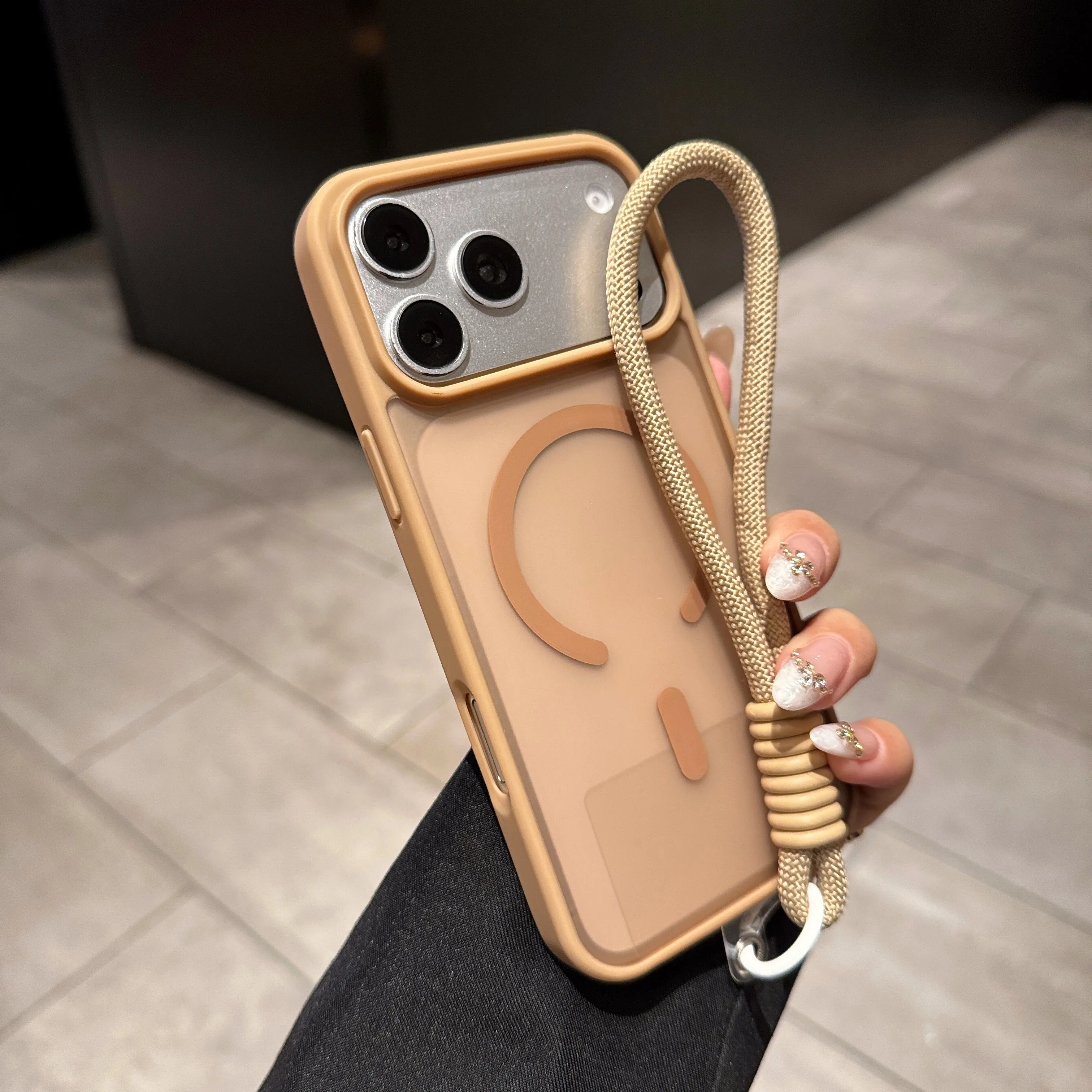 Capa Protetora Magnética (dourada Para Iphone 15 Pro), Pulseira Com Moldura Fosca À Prova De Choque.