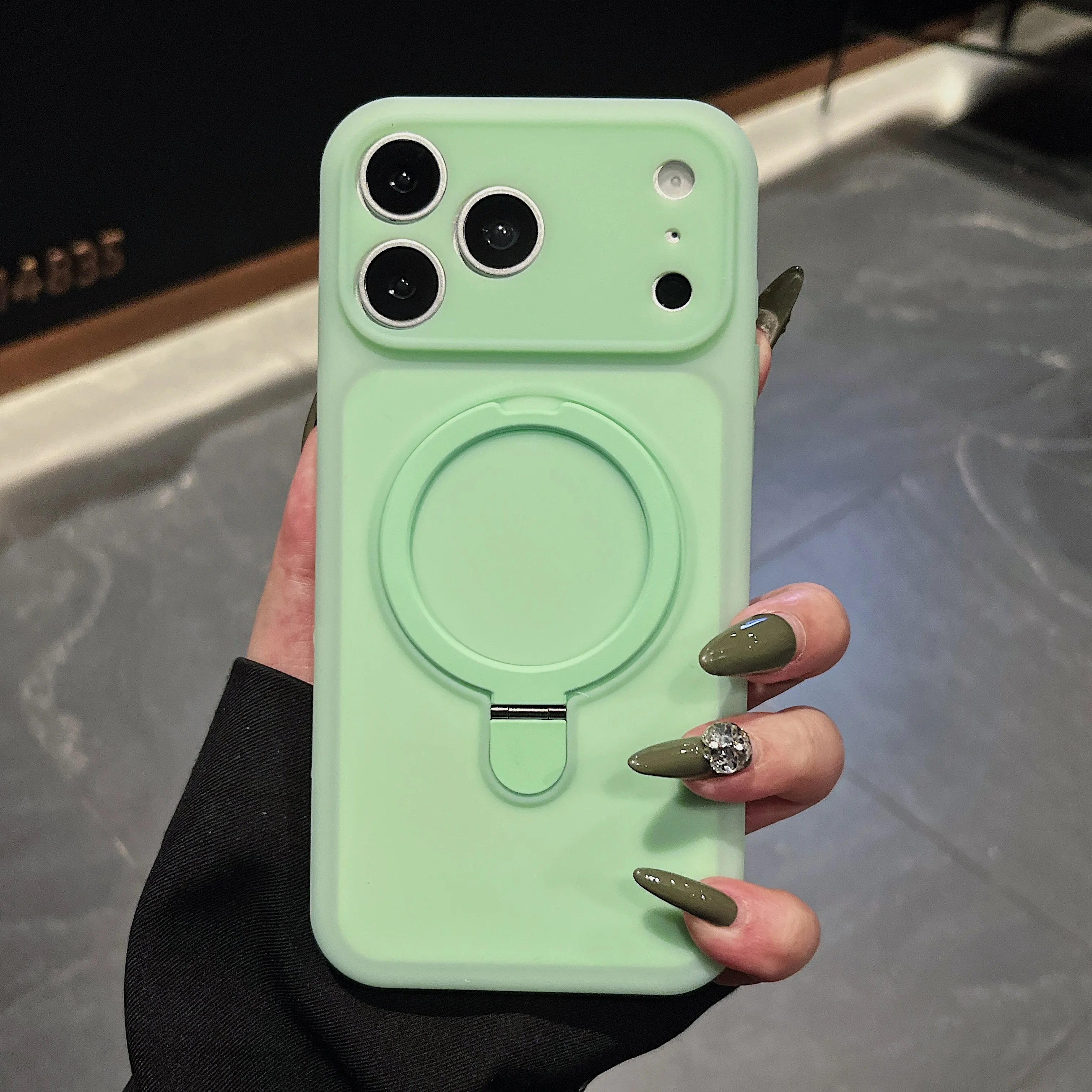 Capa Protetora De Silicone Líquido Macio Com Suporte, Função Magnética E À Prova De Choque (iphone 17 Pro Max).