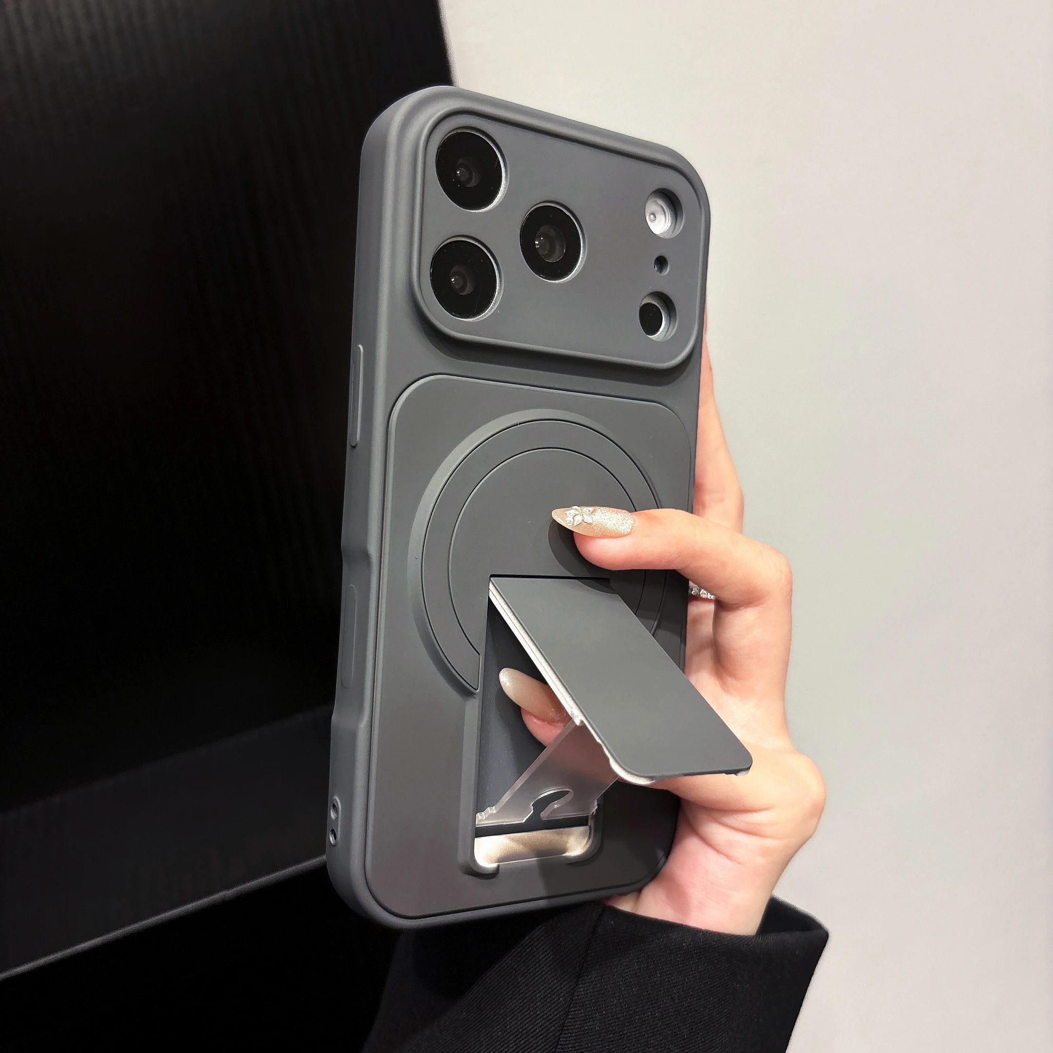 Capa Protetora De Silicone Macio Com Suporte Flip, Resistente A Impactos E Carregamento Magnético (iphone 17).