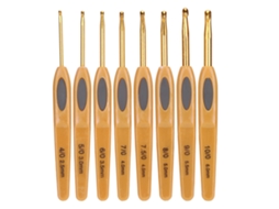 Conjunto de 8 Agulhas de Crochê e Tricô em Alumínio, Ergonômicas e com Cabo de Plástico Marrom. AQUAFORGE