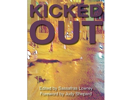 Livro Kicked Out de Sassafras Lowrey (Inglês)