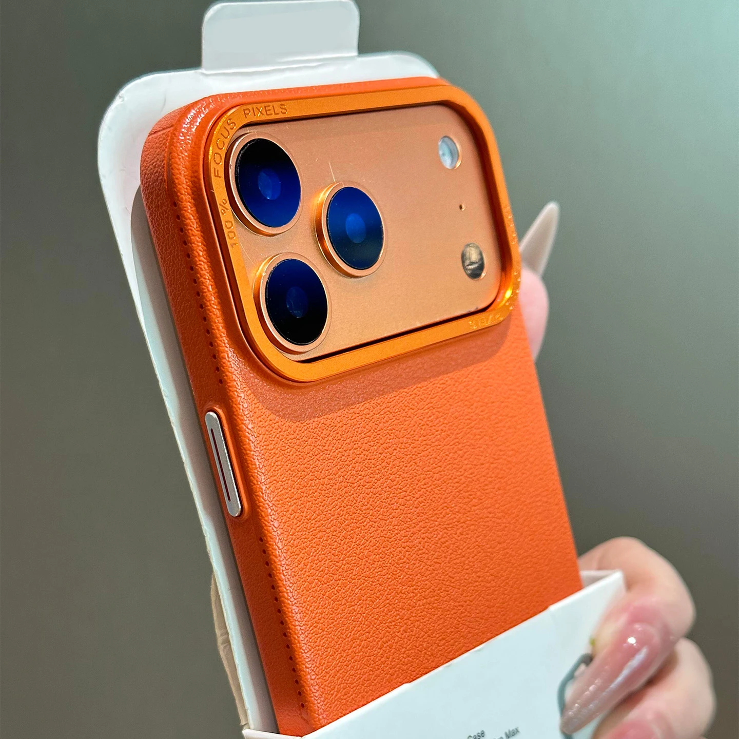 Capa De Celular Em Silicone Macio Texturizado (laranja) Com Anel E Moldura De Metal Para A Câmera.
